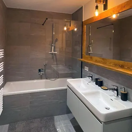 Alpenblick Apartamento *